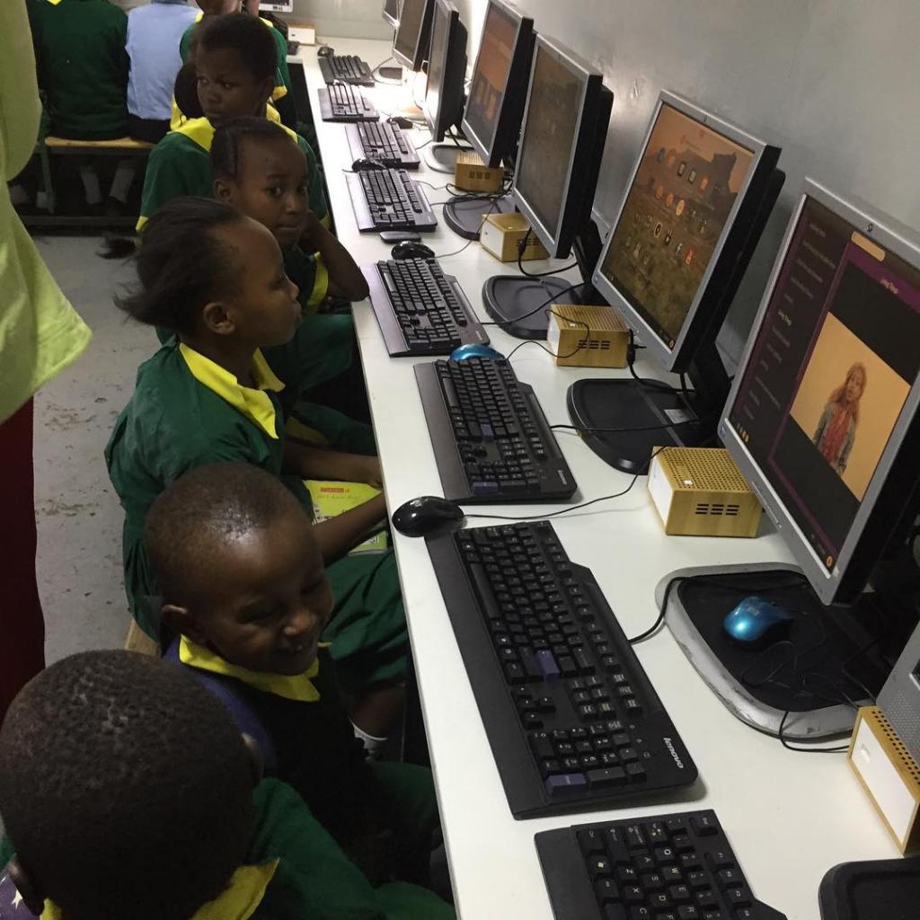 Children use new computer lab 